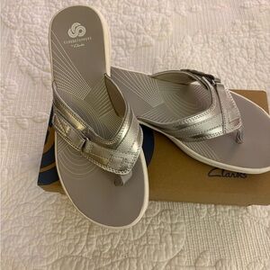 Clarks Cloudsteppers Women's Metallic Silver Sandals Size 8